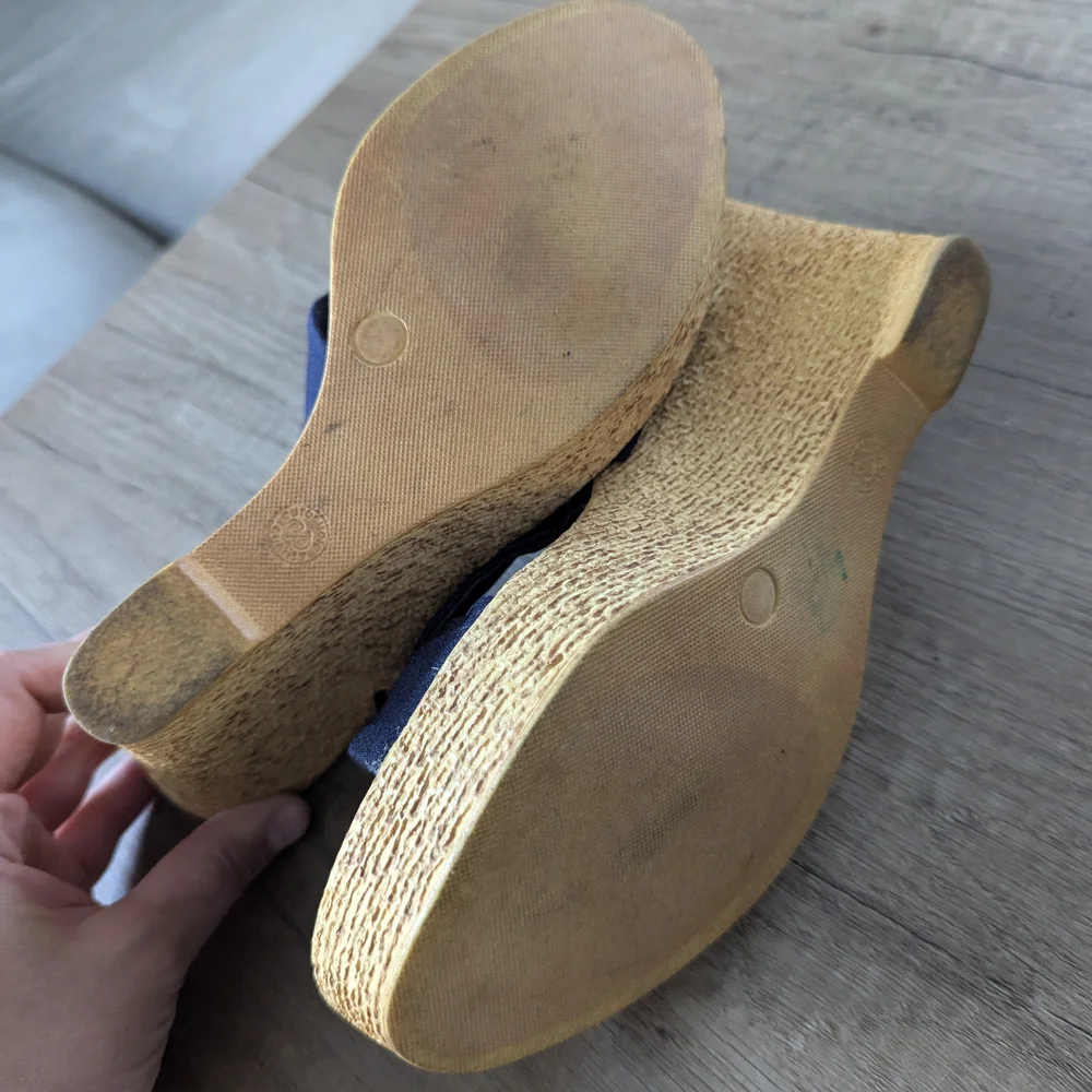 Italian Shoemakers Women's Black Sandals
